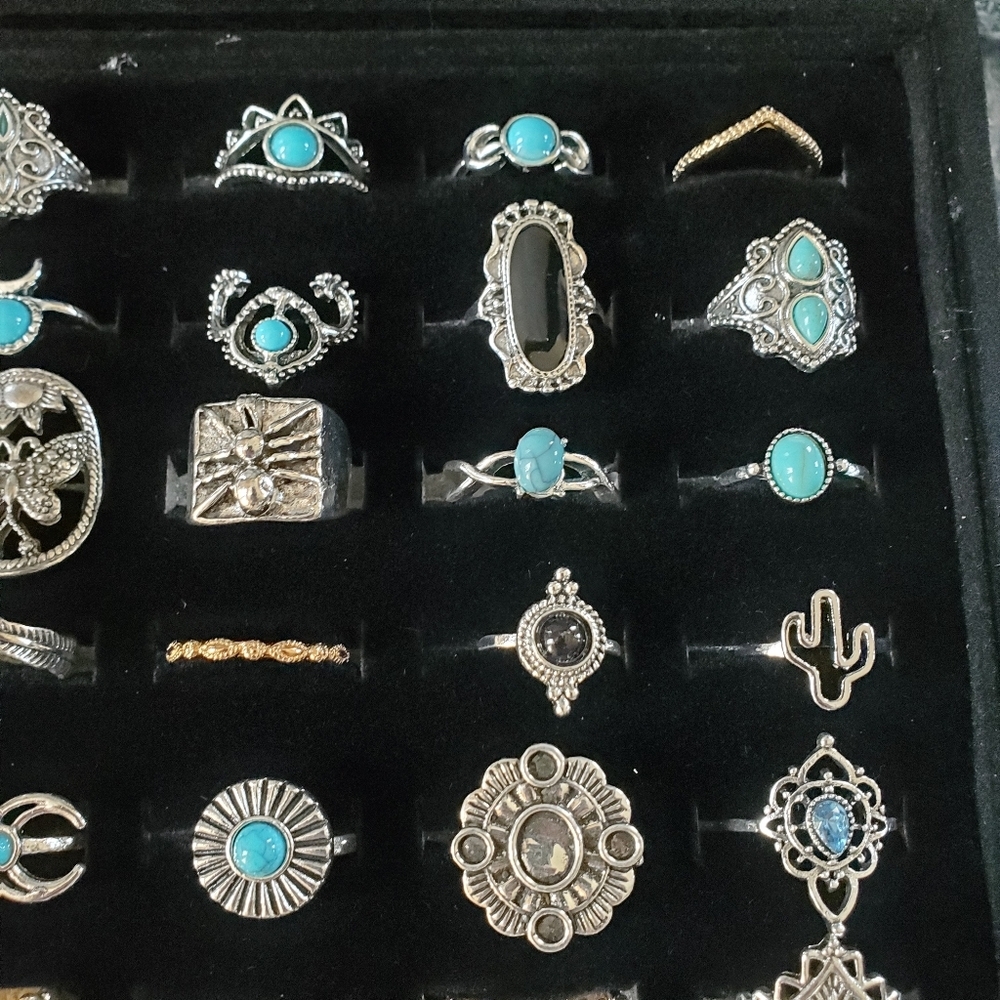 100 pcs Boho Style Ring Set With Case - Picture 6 of 11